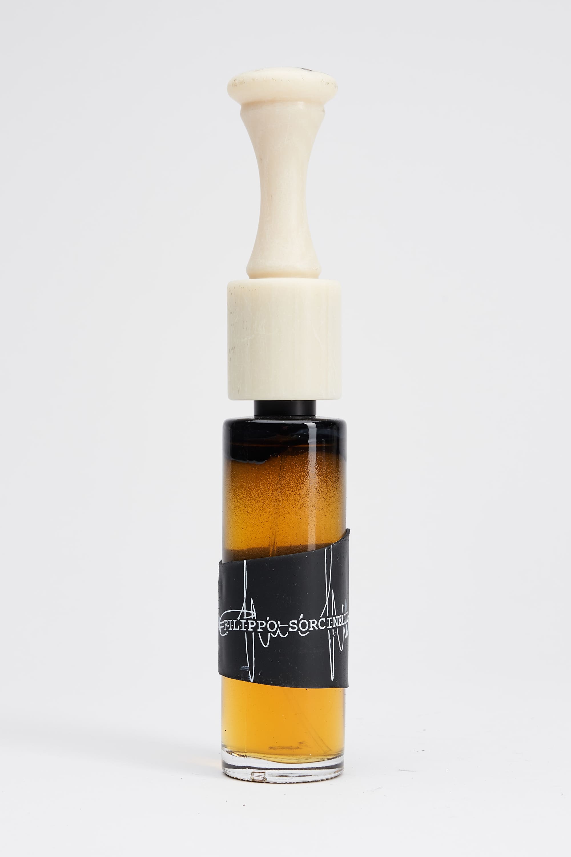 Contre Bombarde 32 produces a sound like a trombone and delivers one of the finest cedarwood scents for men and women