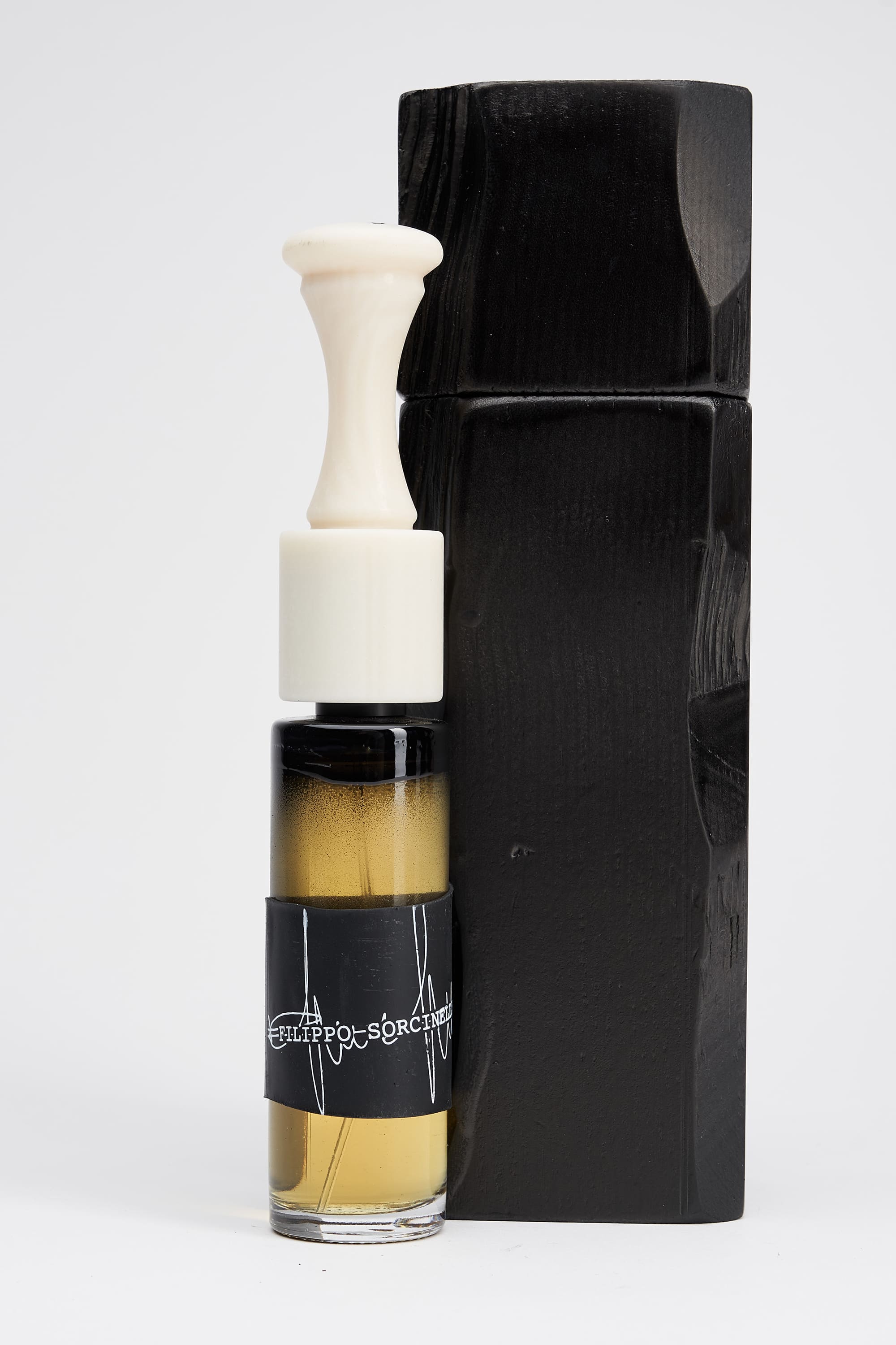 Voix Humaine 8 perfume 50ml evokes the oldest perfume incense while echoing the voice's purity and emotional depth