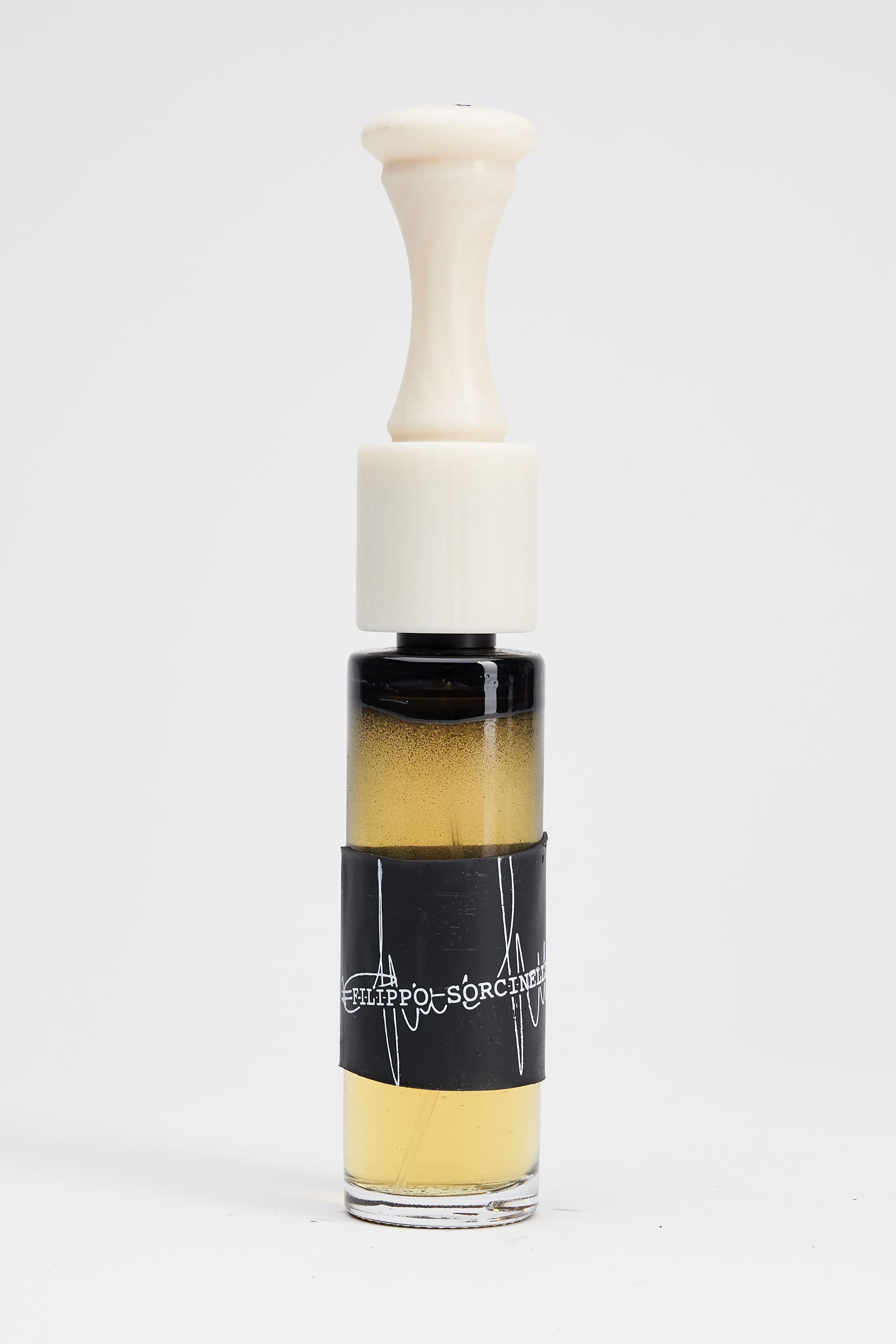 This woody spicy fragrance for women and men is inspired by human voice and sacred incense in Voix Humaine 8