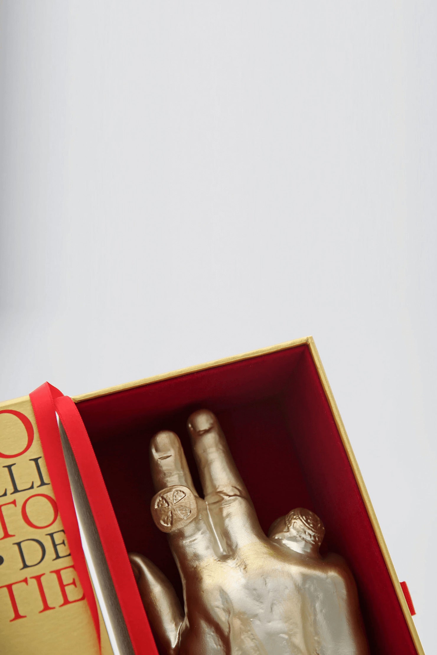 Dòmm extrait de parfum 100 ml is an amber woody fragrance inspired by the sacristy drawers of the Milan cathedral