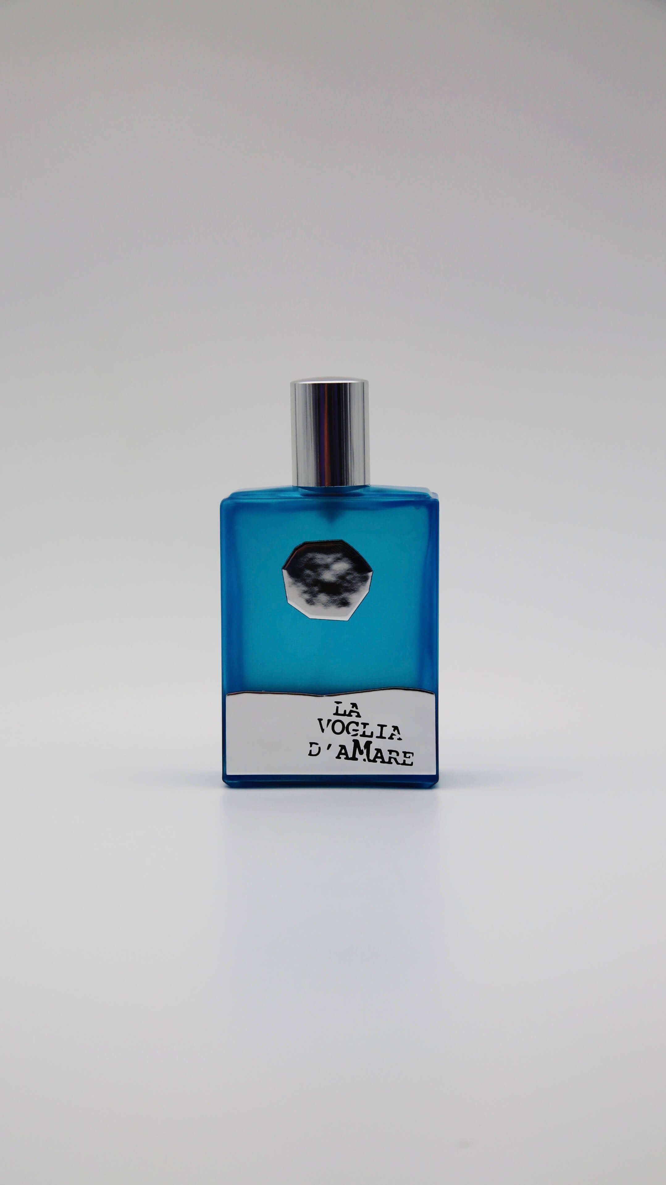 La Voglia d’Amare 100ml is a creamy, spicy, and woody extrait de parfum for women and men with a seductive earthy tone