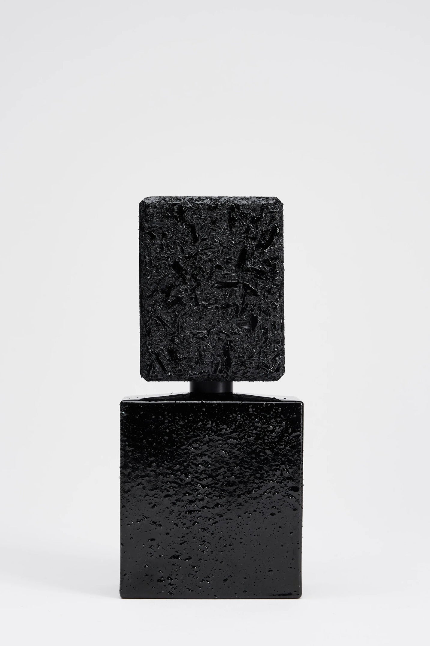 Filippo Sorcinelli Ennui Noir Extrait de Parfum blends sweet vanilla, heavy patchouli, and woody fougère depth
