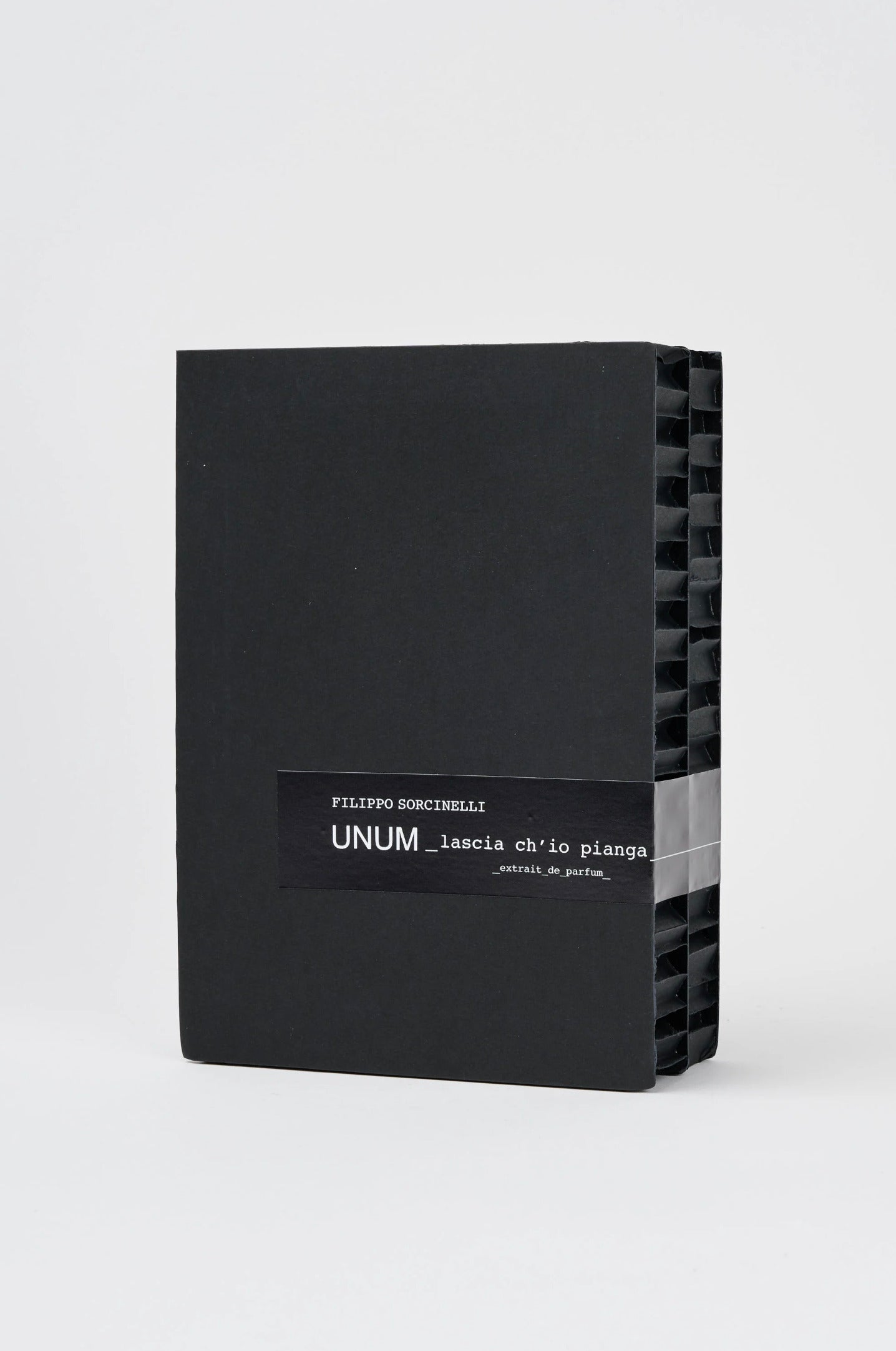 Filippo Sorcinelli’s Lascia Ch’io Pianga 100 ml praises freedom with a linear white floral scent full of grace