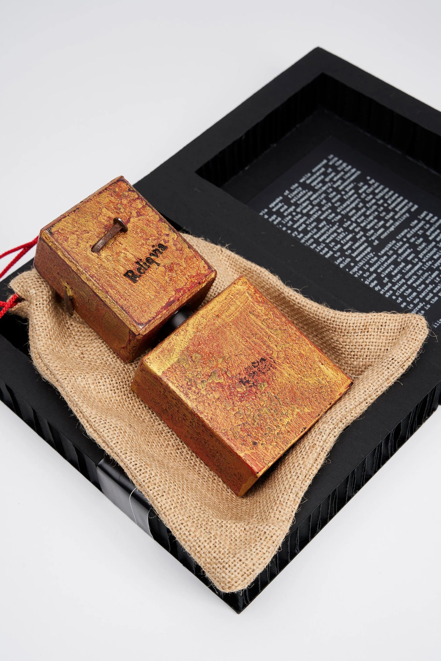 Reliqvia by UNUM is a profound incense perfume evoking the nail of Passion and sacred spaces in 100 ml