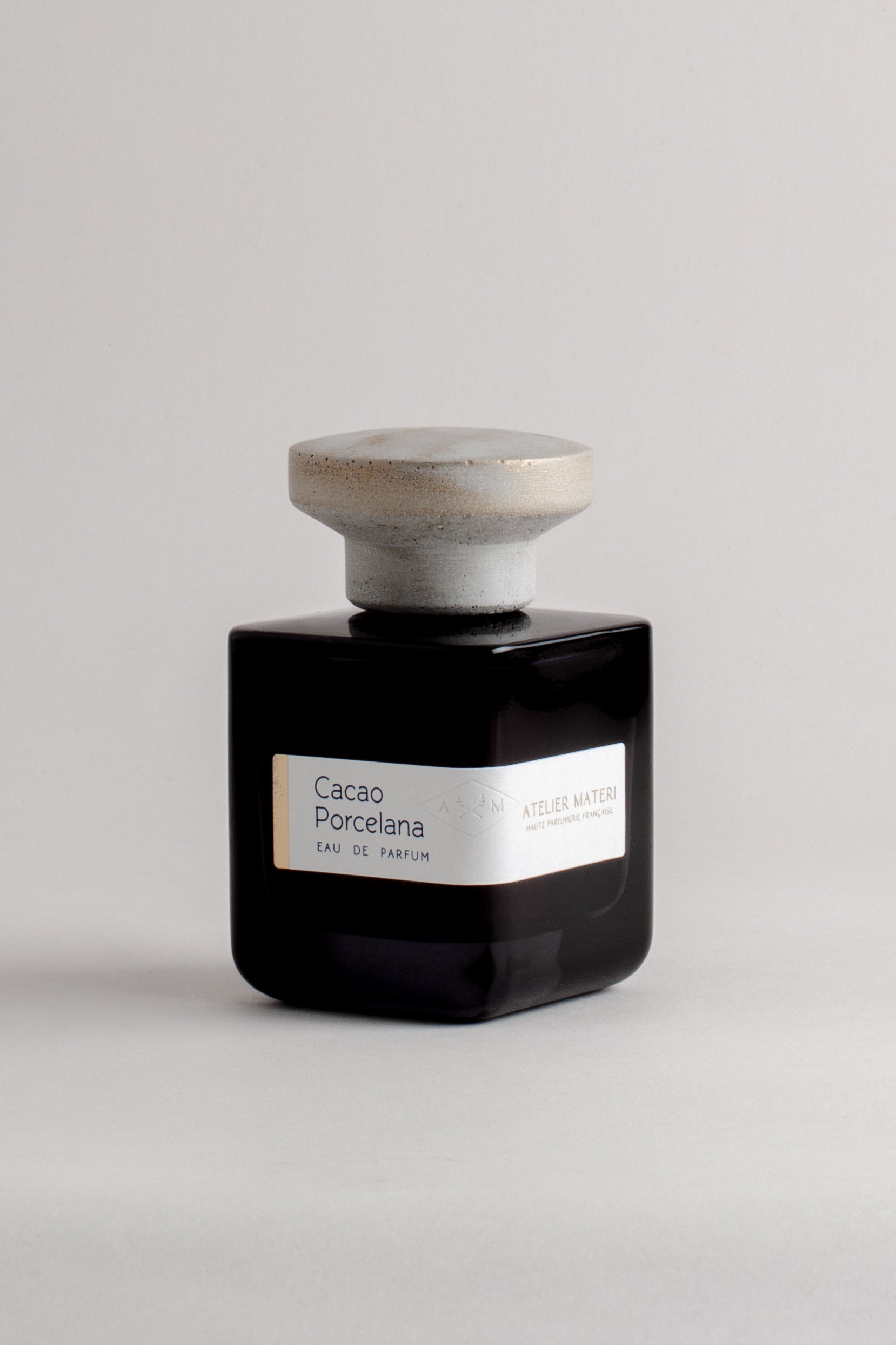 Atelier Materi chocolate smell perfume with woody notes