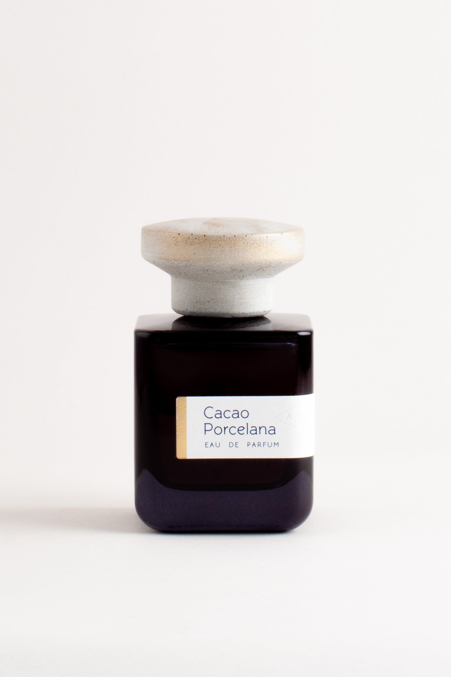 Atelier Materi Cacao Porcelana chocolate smell perfume with woody notes