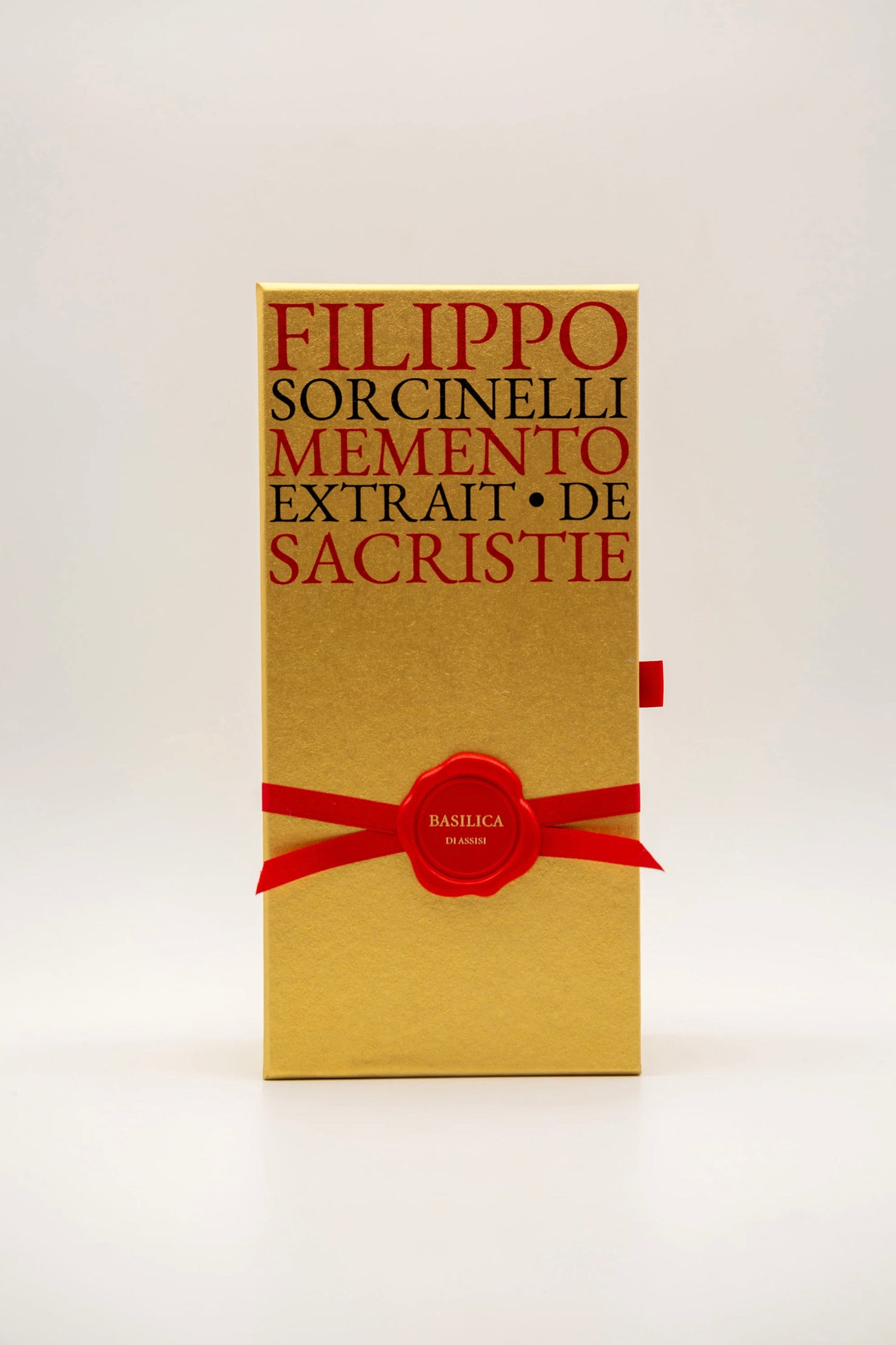 Notre Dame Notte di Natale is a woody floral musk fragrance with the feel of a religious herbal remedy
