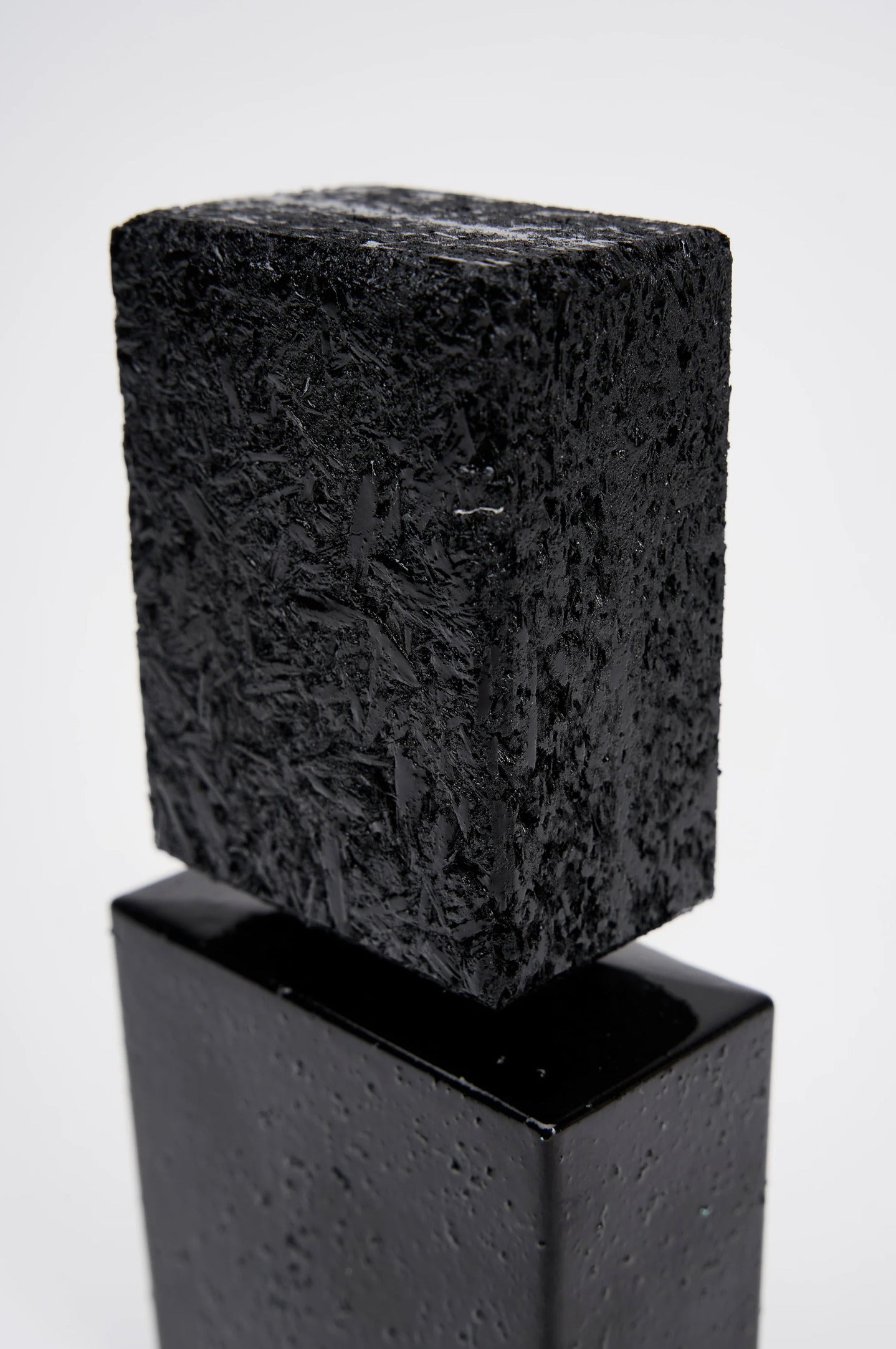 A modern oriental fougère, Ennui Noir explores beauty through solitude with creamy patchouli and vanilla
