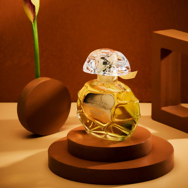 Houbigant Quelques Fleurs, an incomparable blend of ethereal, ambrosial, and voluptuous flowers in a classic Eau de Parfum.
